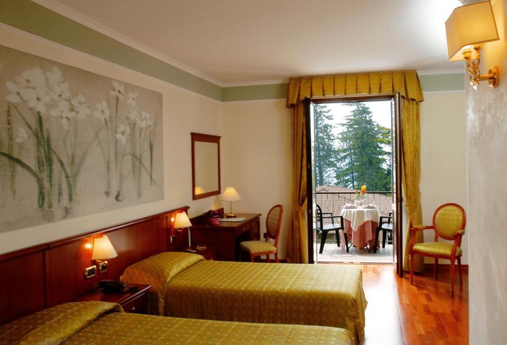 Hotel Astra Tignale Exterior photo