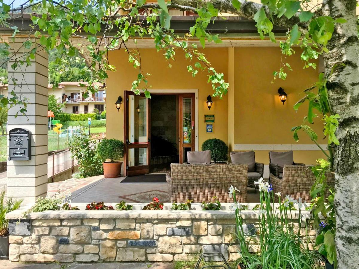Hotel Astra Tignale Exterior photo